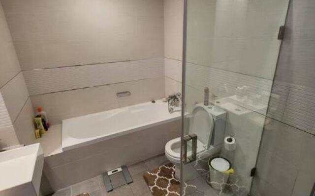Cozy 1BR in Iconic Tower