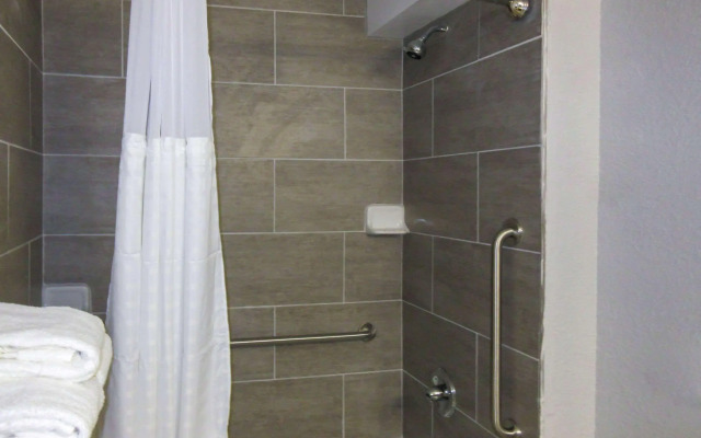 Quality Inn & Suites Hammond Near I-8090