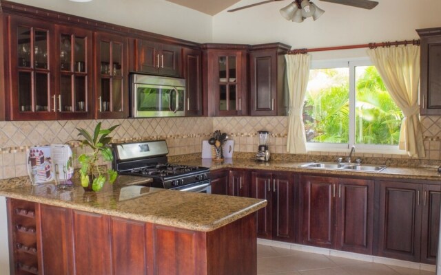 Privacy and comfort luxury 6 bedroom villa