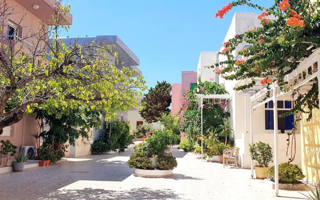Evina Rooms & Suites
