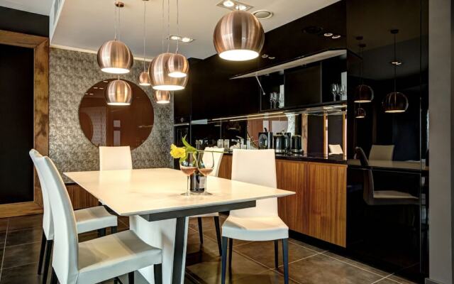 Apartments in Sky Tower with Bathtub near the window