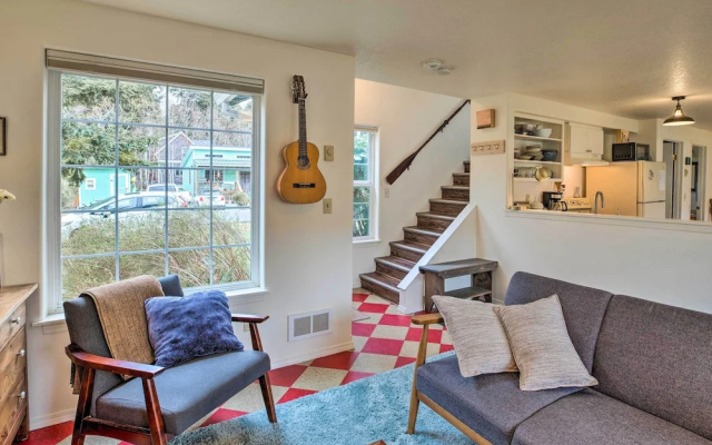Charming Rockaway Beach House, Walk to Ocean!