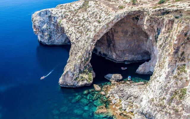 Centre Island Gozitan Farmhouse & Pool