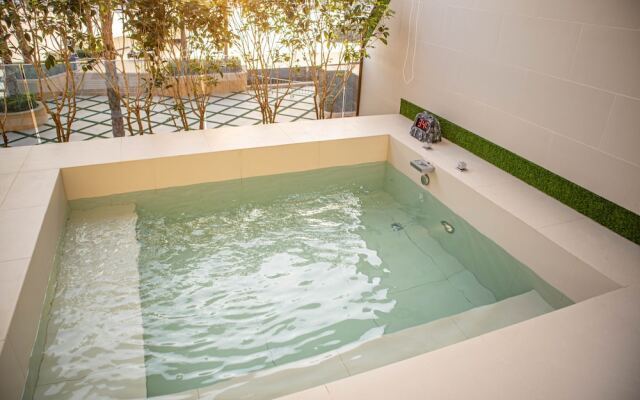 YOHO Resorts World Hotel