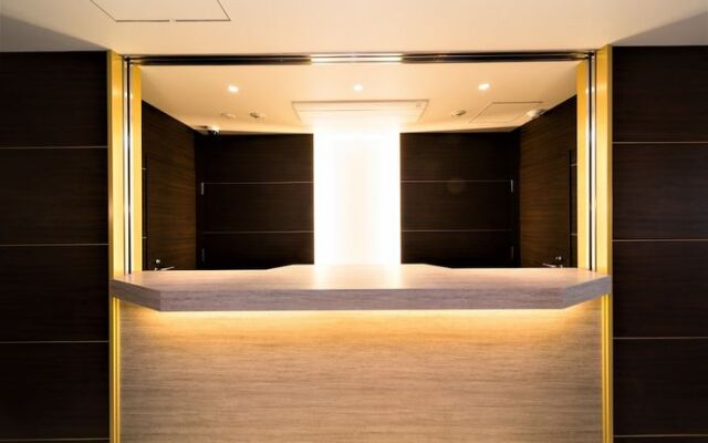 Shinsaibashi Crystal Hotel