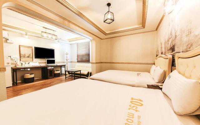Q Hotel