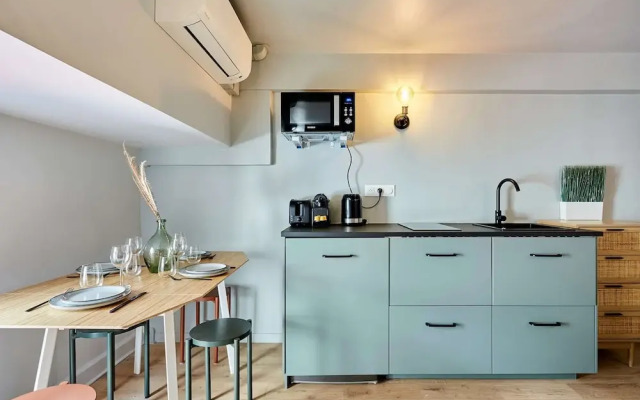 Charming Studio Center of Paris With AC