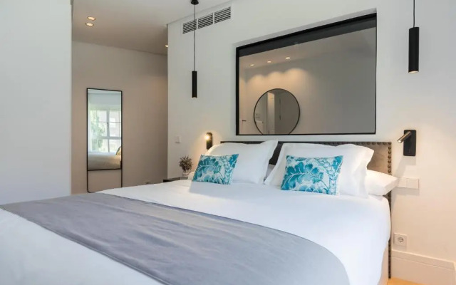 Feelathome Waldorf Suites Apartments