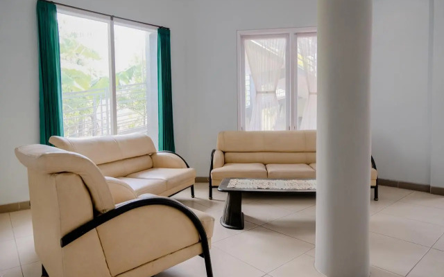 OYO 1509 Candi Panggung Family Guest House Syariah