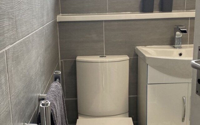 Bv Luxury Spacious 3 Bedroom House At Isaac Close