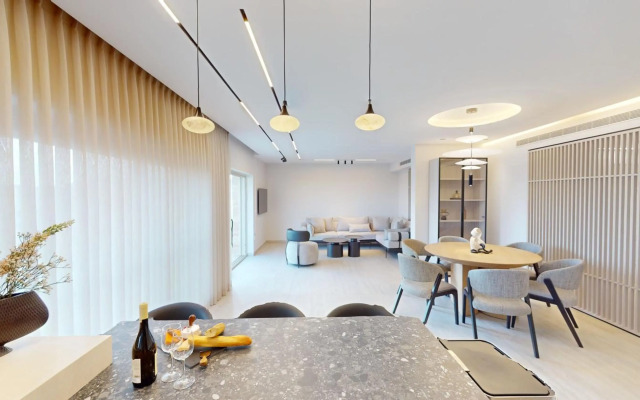 *King David Residences*2 Bd*Pool/Gym/Parking*