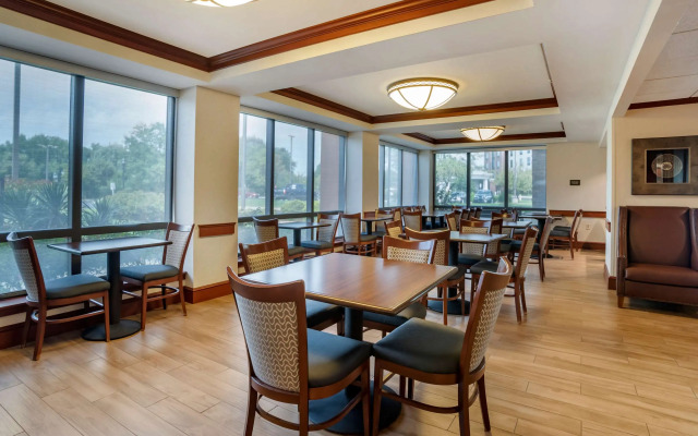 Comfort Inn & Suites Newark - Wilmington