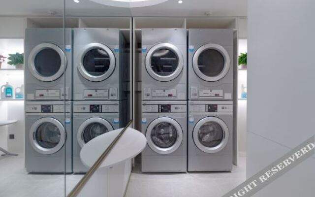 Nanjing Drum Tower Xuanwu Lake light Residence Hotel