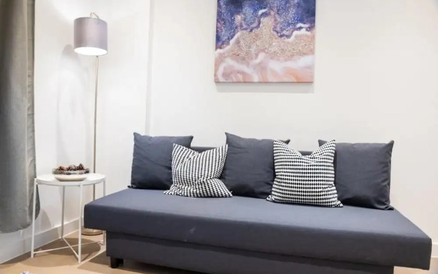 Absolute Stays at The Ziggurat - Free Wifi Contractors Families Long Stay Discou