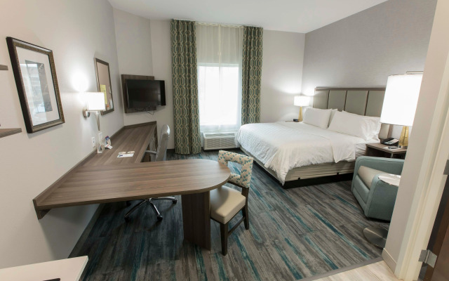 Magnolia Bay Hotel & Suites