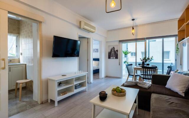 Rustic 1-BR Apt in Mackenzie-Larnaca