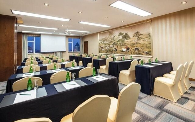 Jinan Luneng Xinyi Business Hotel