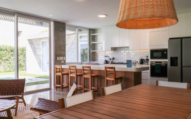 w Modern 4BR Villa With Private Pool in Paracas