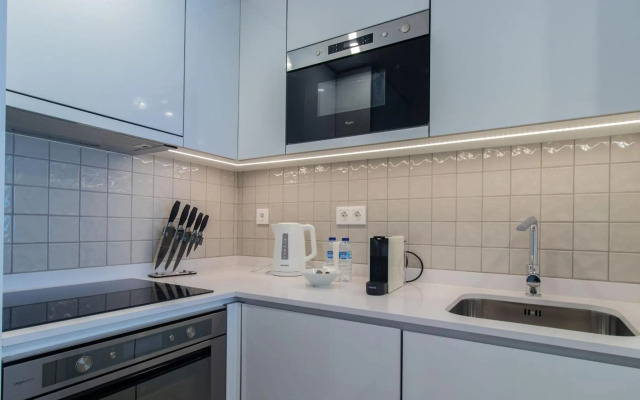 Stunning Apartment w/ Free Parking by LovelyStay