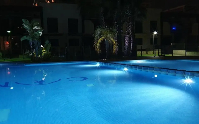 Penthouse Oasis Beach IV N  142