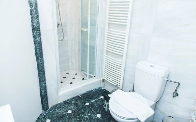 Chic Charming Central Athens Apt.
