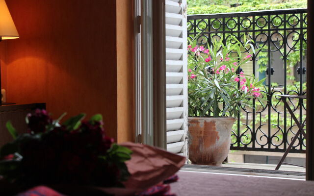 Les Jardins Du Luxembourg Hotel