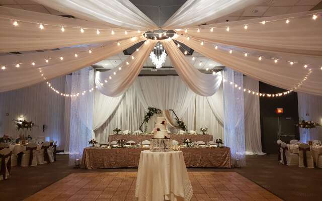 DoubleTree by Hilton Hotel Bloomington