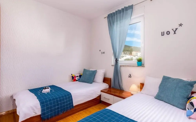 Adorable Apartment With Terrace, Hot Tub & Sea View