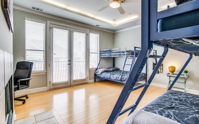 Stylish Three-story Oak Lawn House