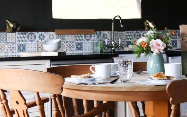 Brackenhill Glamping - Safari Tent with Hot Tub - Sleeps 6
