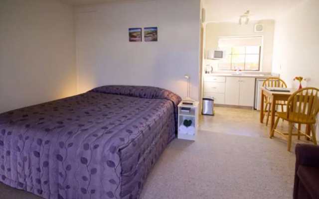 Arrow Motel Apartments