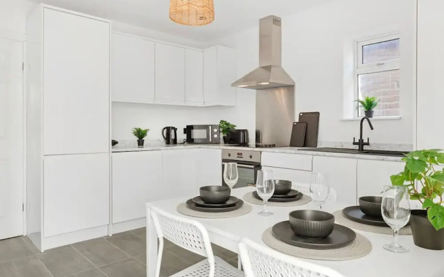 4 Bedrooms - 3 Bathrooms House
