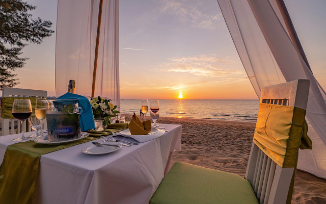 Hive Khaolak Beach Resort - Adults Only