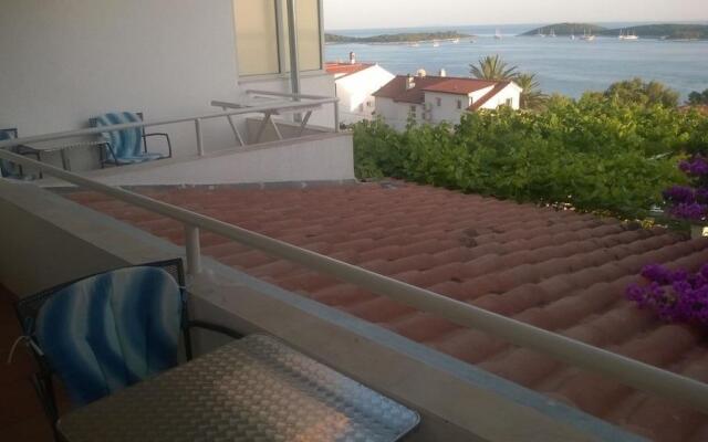 J & B Holiday House