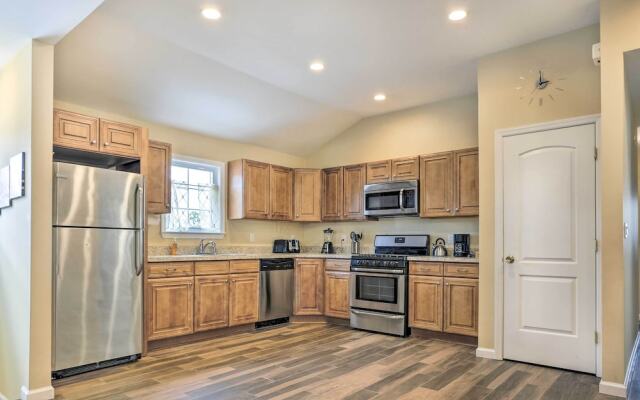 Ideally Located Glen Cove Apartment!