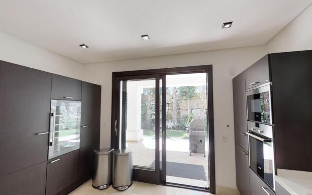 27175-Luxury Villa with heated pool