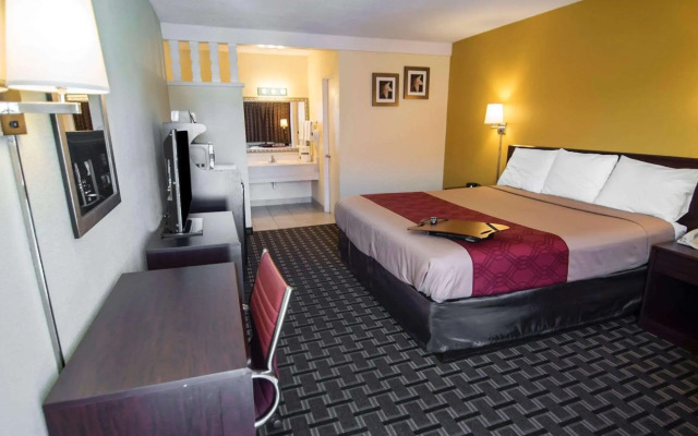 Super 8 by Wyndham Albuquerque Downtown