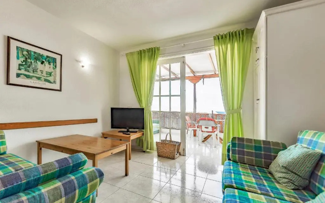 First line beach front 2 bedroom apartment Los Gigantes