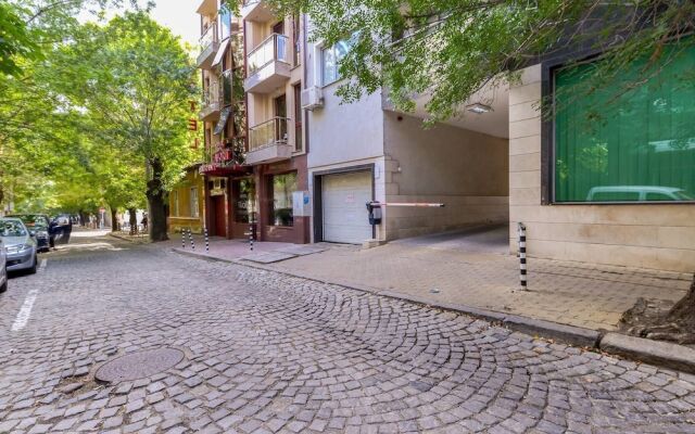 FM Deluxe 1-BDR Apartment with Parking - The M Place