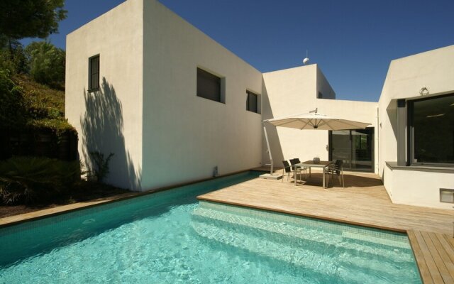 Gorgeous Villa in Santa Cristina D'aro With Pool