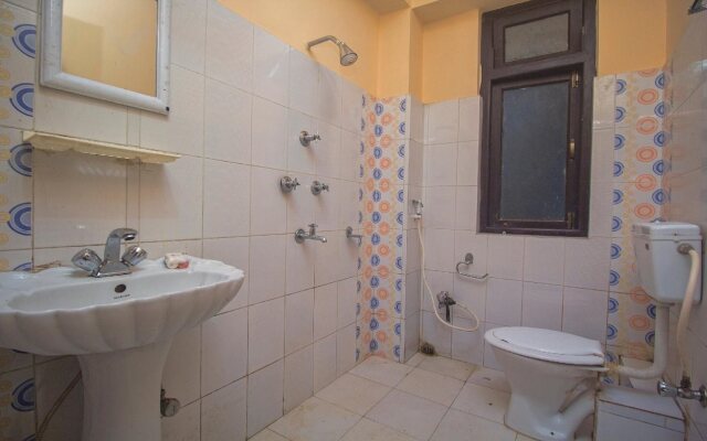 Hotel Golden Shangrila By OYO Rooms