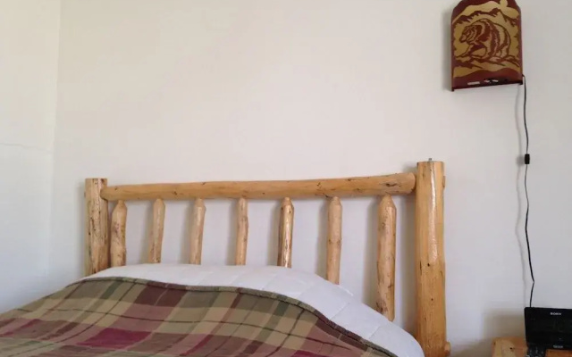 Bear's Den Lodge