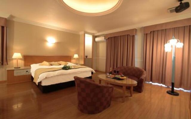 Pacela (Love Hotel)