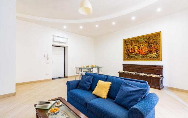 Apartment With Balcony in Palazzo Diaz by Wonderful Italy