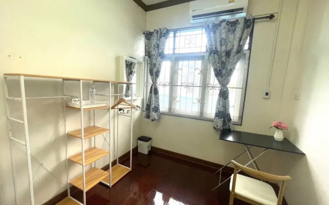 2B Cozy Hostel