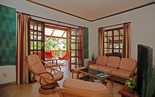 El Galleon Beach Resort Asia Divers