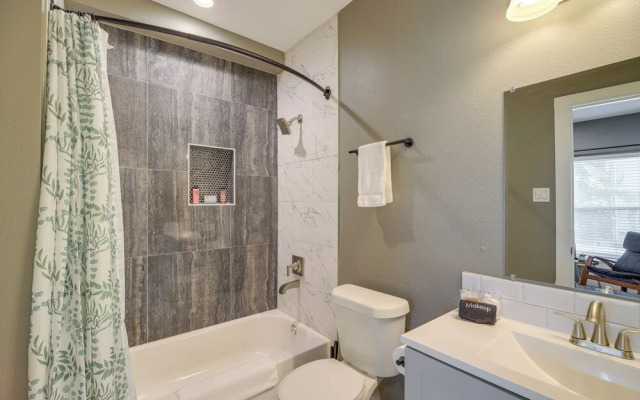 Pet-friendly Houston Apartment: Walk to Midtown!