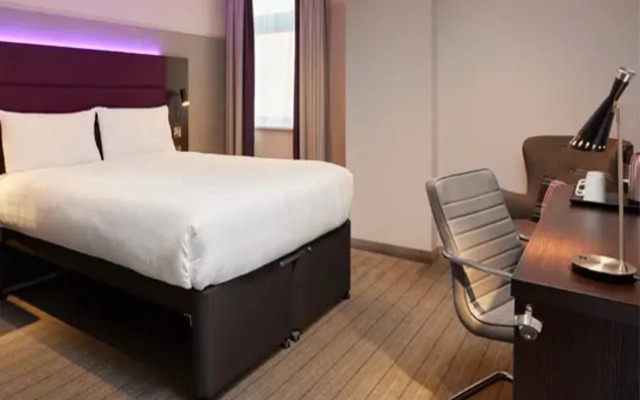 Premier Inn Bristol Parkway M32