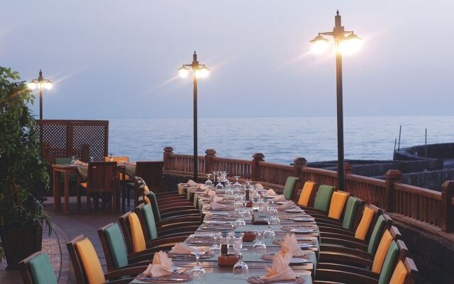 Al Nawras Island Resort
