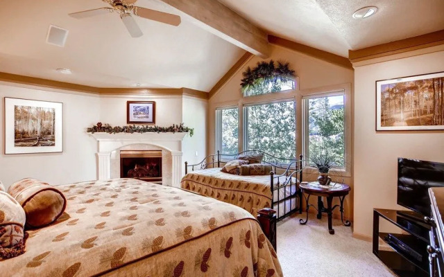 Mountain Majesty at Alpenvu Lodge by RedAwning